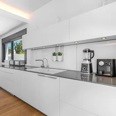 Frontline Costabella -